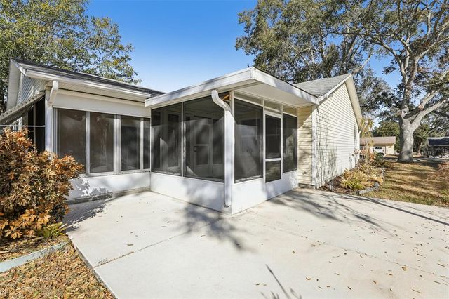 2108 GREENLAW COURT, Leesburg, FL 34788