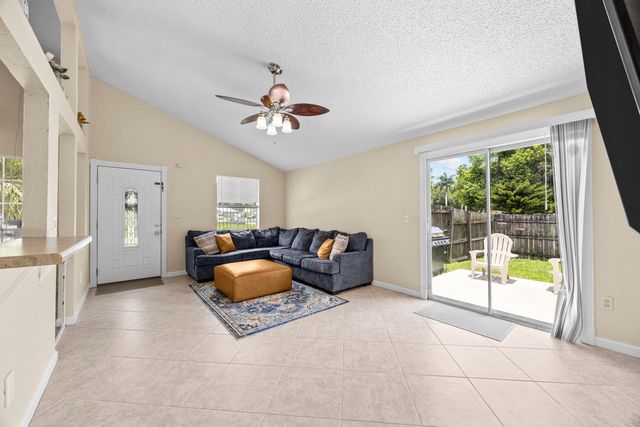 10552 Bobbie Lane, Royal Palm Beach, FL 33411