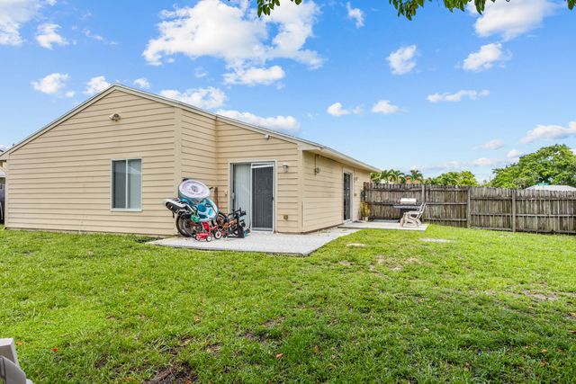 10552 Bobbie Lane, Royal Palm Beach, FL 33411