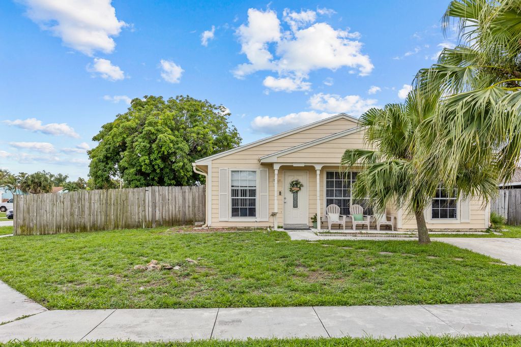 10552 Bobbie Lane, Royal Palm Beach, FL 33411