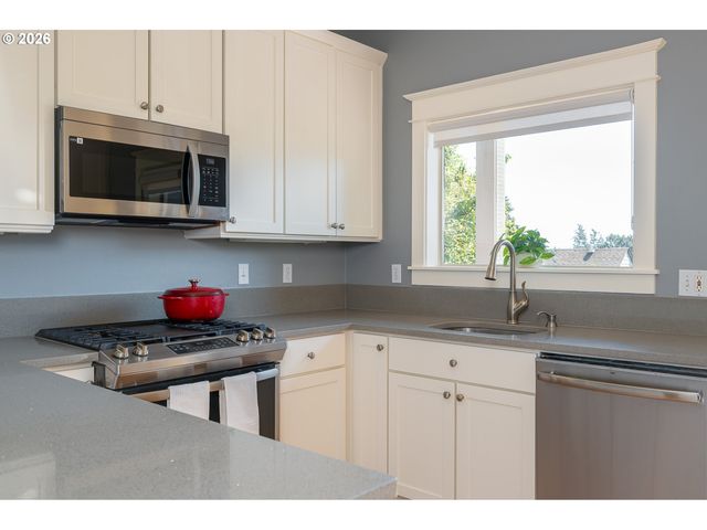 136 Se 71ST Ave, Portland, OR 97215