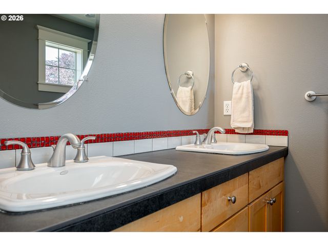 136 Se 71ST Ave, Portland, OR 97215