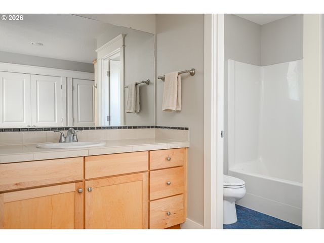 136 Se 71ST Ave, Portland, OR 97215