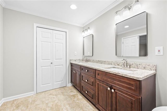 4947 Castlewood SW Drive, Lilburn, GA 30047