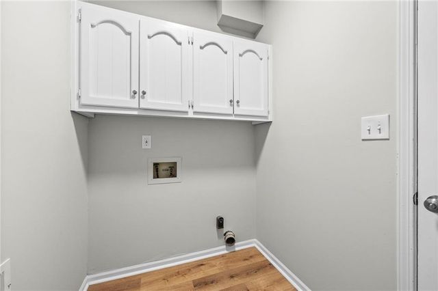 4947 Castlewood SW Drive, Lilburn, GA 30047