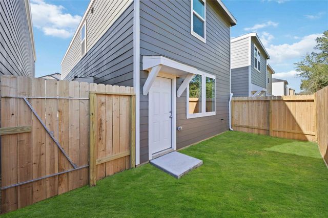 5925 Manning Oaks Street, Houston, TX 77091