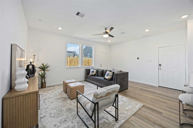 5925 Manning Oaks Street, Houston, TX 77091