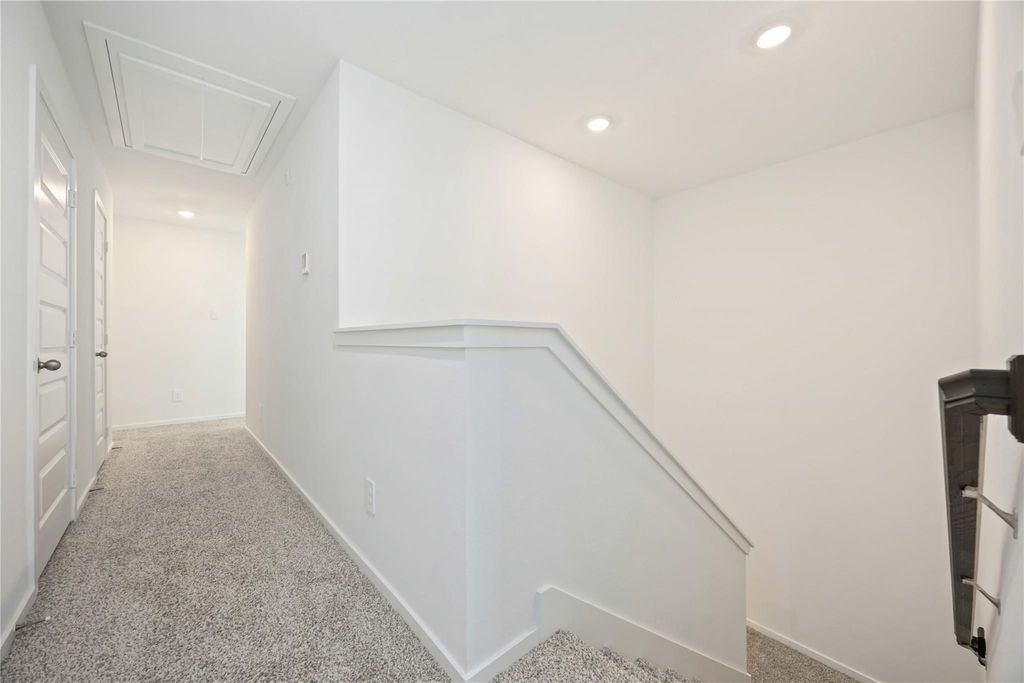 Image 18 of property listing at 5925 Manning Oaks Street, Houston, TX 77091