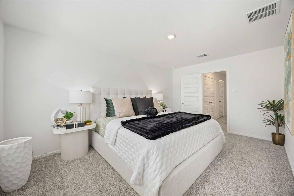 Image 21 of property listing at 5925 Manning Oaks Street, Houston, TX 77091