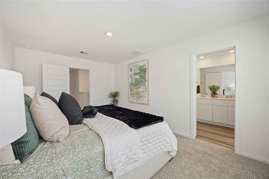 Image 22 of property listing at 5925 Manning Oaks Street, Houston, TX 77091