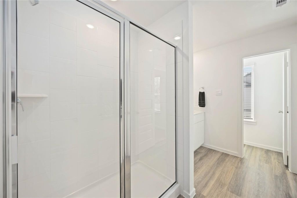 Image 24 of property listing at 5925 Manning Oaks Street, Houston, TX 77091