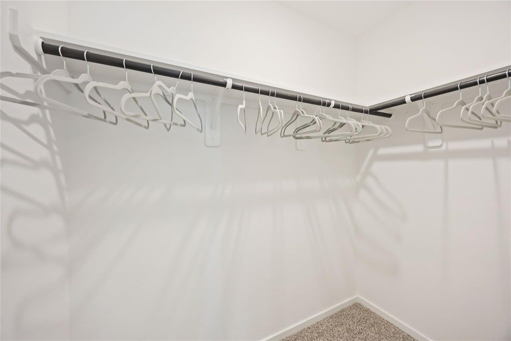 Image 25 of property listing at 5925 Manning Oaks Street, Houston, TX 77091