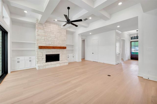 7745 Dog Wood Acres Drive, Montgomery, TX 77316