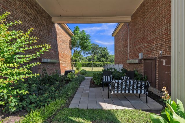 4038 Ridglea Country Club Drive 1011, Fort Worth, TX 76126