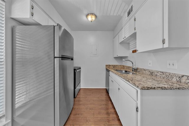 4038 Ridglea Country Club Drive 1011, Fort Worth, TX 76126