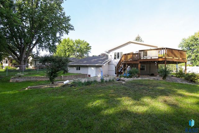 1521 Calumet Rd Road, Brookings, SD 57006
