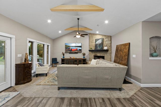 103 Creekside TRL, Spicewood, TX 78669