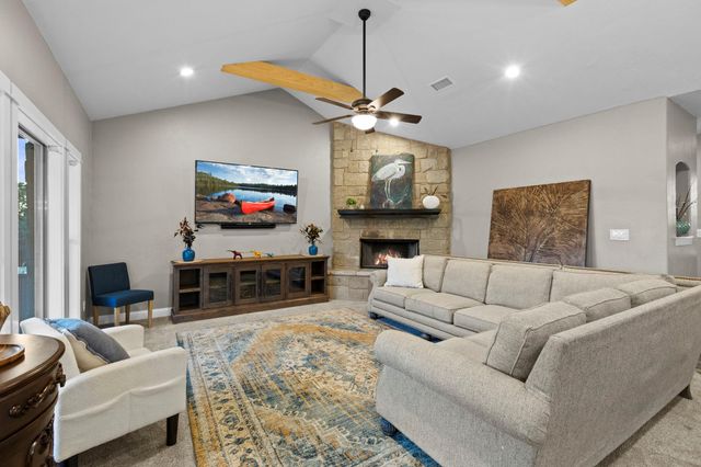 103 Creekside TRL, Spicewood, TX 78669