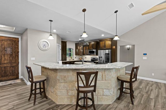 103 Creekside TRL, Spicewood, TX 78669
