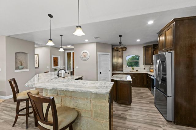103 Creekside TRL, Spicewood, TX 78669
