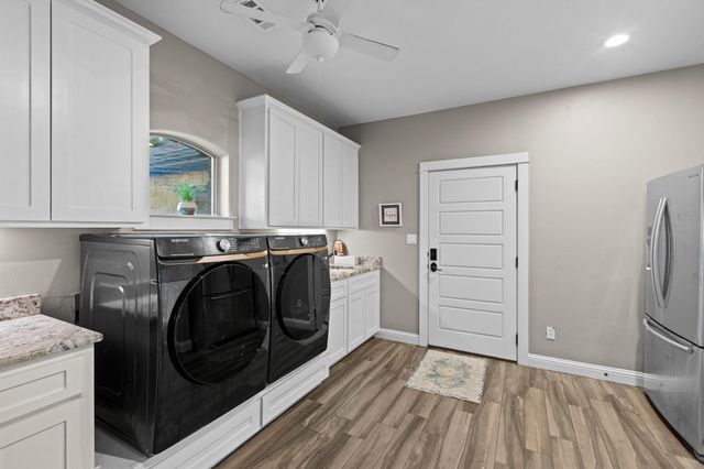103 Creekside TRL, Spicewood, TX 78669