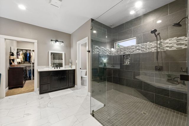 103 Creekside TRL, Spicewood, TX 78669
