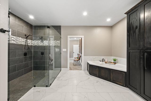 103 Creekside TRL, Spicewood, TX 78669