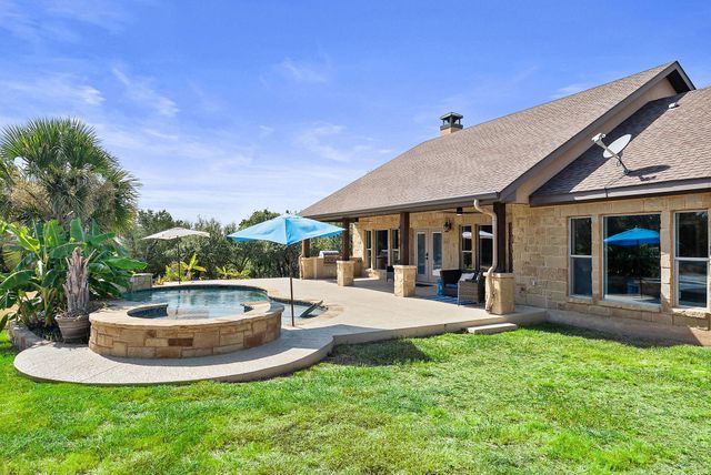 103 Creekside TRL, Spicewood, TX 78669