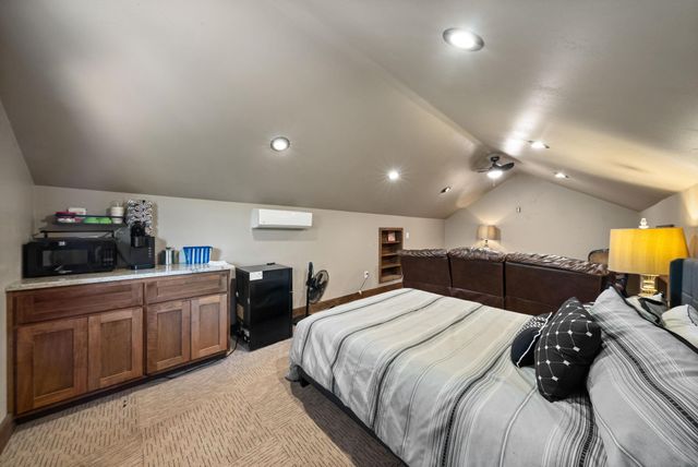 103 Creekside TRL, Spicewood, TX 78669