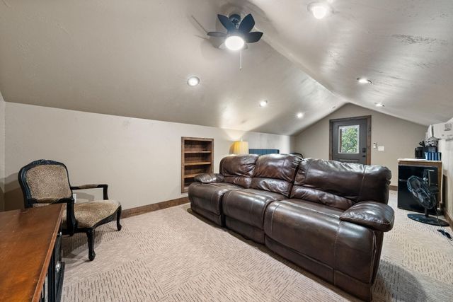 103 Creekside TRL, Spicewood, TX 78669