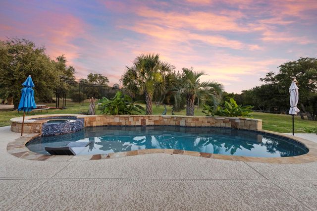 103 Creekside TRL, Spicewood, TX 78669