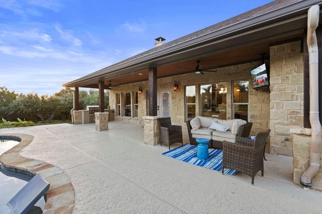 103 Creekside TRL, Spicewood, TX 78669