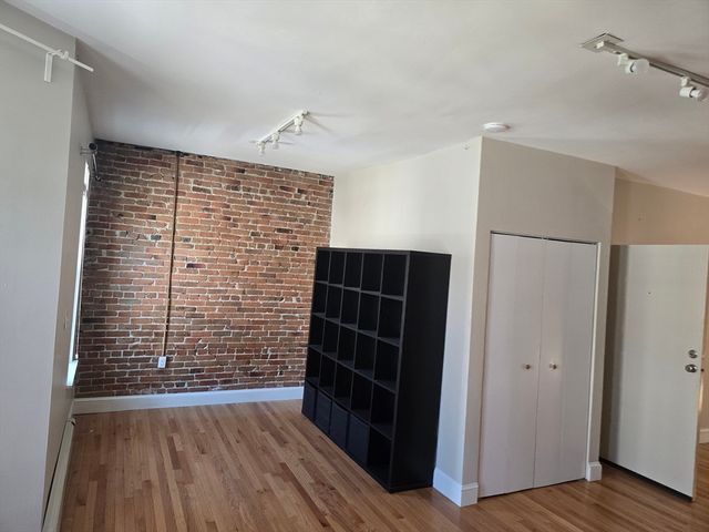 319 Spruce St 2, Chelsea, MA 02150