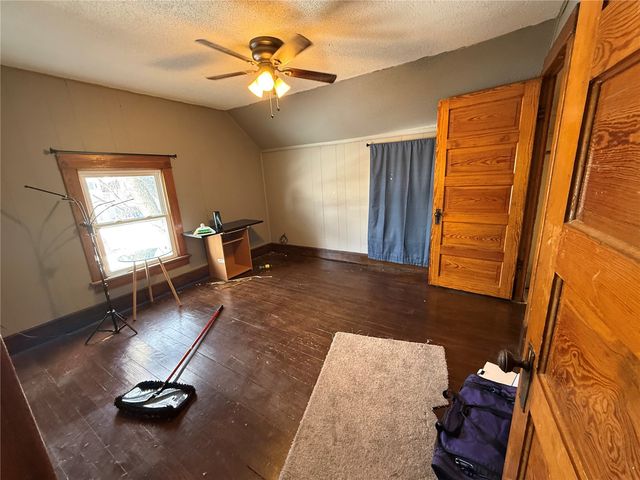 911 A Avenue NW, Cedar Rapids, IA 52405