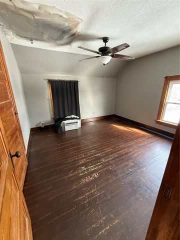 911 A Avenue NW, Cedar Rapids, IA 52405