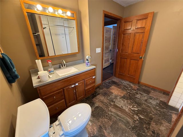 911 A Avenue NW, Cedar Rapids, IA 52405