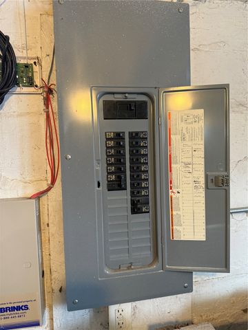 911 A Avenue NW, Cedar Rapids, IA 52405