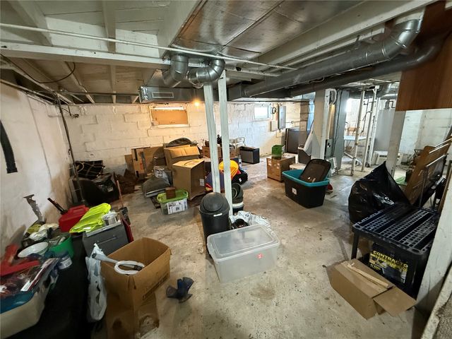 911 A Avenue NW, Cedar Rapids, IA 52405