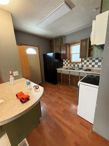 911 A Avenue NW, Cedar Rapids, IA 52405