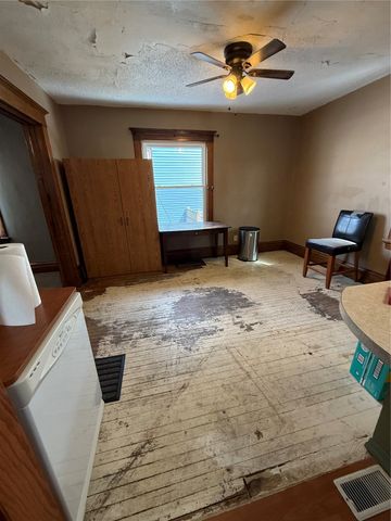 911 A Avenue NW, Cedar Rapids, IA 52405