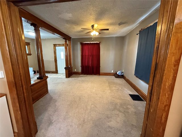 911 A Avenue NW, Cedar Rapids, IA 52405