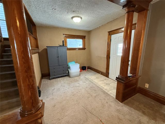 911 A Avenue NW, Cedar Rapids, IA 52405