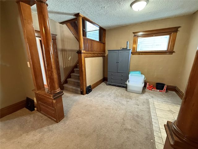 911 A Avenue NW, Cedar Rapids, IA 52405