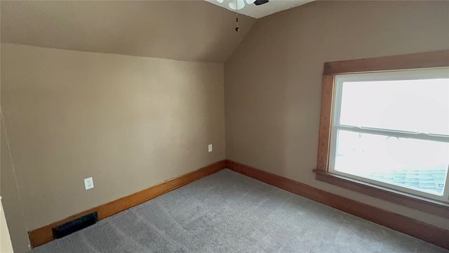 911 A Avenue NW, Cedar Rapids, IA 52405