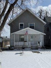 911 A Avenue NW, Cedar Rapids, IA 52405