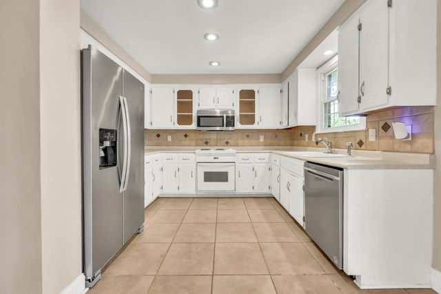 2279 Sentinel Dr, Clarksville, TN 37043