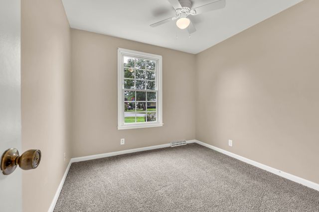 2279 Sentinel Dr, Clarksville, TN 37043