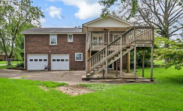 2279 Sentinel Dr, Clarksville, TN 37043