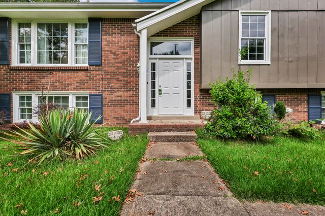 2279 Sentinel Dr, Clarksville, TN 37043