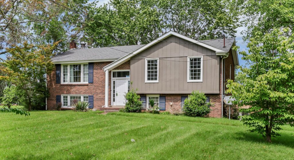 2279 Sentinel Dr, Clarksville, TN 37043